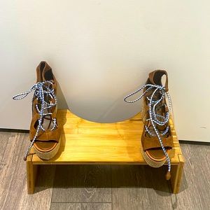 Comfortable Tory Burch Suede Espadrilles - size 7.5 in great condition! Rare!